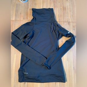 Women’s Nike Dri Fit run Pullover size Small